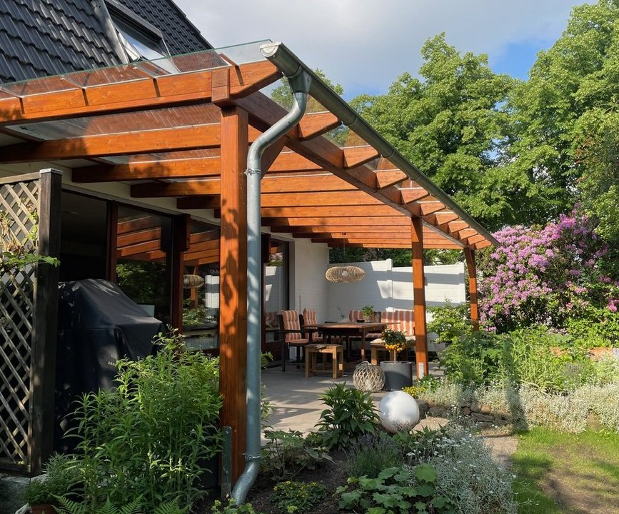 Massive und individuelle gefertigte Terrassenüberdachungen aus Holz eine massive individuelle gefertigte Terrassenüberdachungen aus Holz