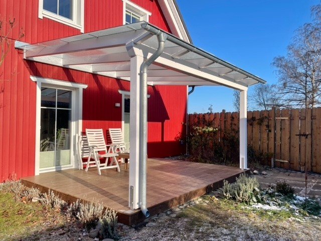 Holzhof Friedrichsruh: Glasüberdachung mit Kebony-Deck – nachhaltige Eleganz Glasüberdachung mit Kebony-Deck – nachhaltige Eleganz